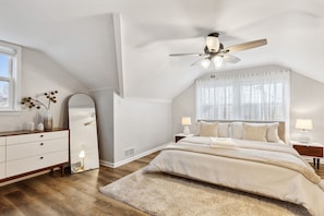 4 bedrooms, desk, iron/ironing board, WiFi - Family Retreat Near Cleveland Clinic w/ Game Room (South Euclid)