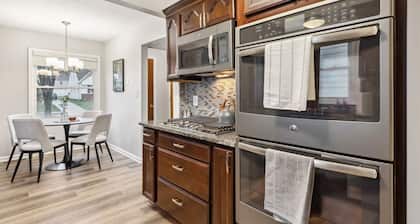 Family Retreat Near Cleveland Clinic w/ Game Room