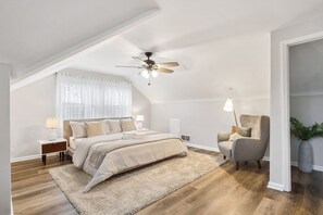 4 bedrooms, desk, iron/ironing board, WiFi