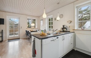 KylskÄp, mikrovÄgsugn, spishÀll och diskmaskin
