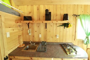 Fridge, microwave, stovetop, coffee/tea maker - Waterfront Tiny House near Pomquet Beach- Winterized (Antigonish)
