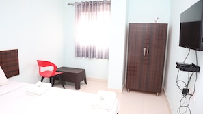 Iron/ironing board, free WiFi - Smile stay Karanji Comforts (Bengaluru)