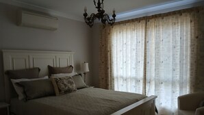 1 habitación, tabla de planchar con plancha, wifi gratis y ropa de cama