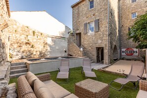 Terrace/patio - Maison de Caractère au Coeur du Village de Berrias. Charme Délicieusement Rétro (Berrias et Casteljau)