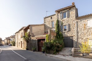 Exterior - Maison de Caractère au Coeur du Village de Berrias. Charme Délicieusement Rétro (Berrias et Casteljau)