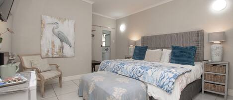 Hypo-allergenic bedding, minibar, individually decorated