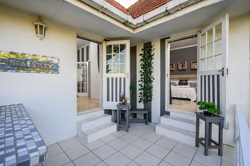 Large Sea-Facing Apartment wth breathtaking views, private balcony & kitchenette