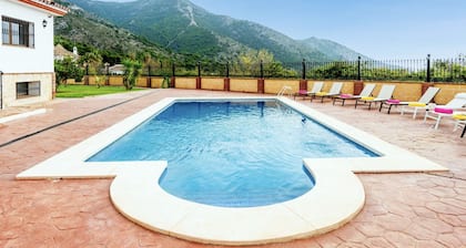 Villa Tranquila con Vistas al mar y la Montaña y a 15 min de la Playa