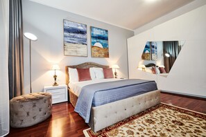 2 bedrooms, in-room safe, desk, iron/ironing board