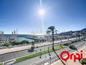 Marina - Beautiful 1-bedroom with AC, parking, and Wifi (Menton)