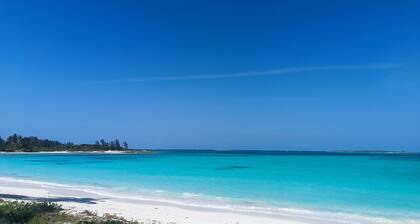 1 bedroom 1 bathroom beach house, beach right at your door steps