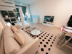 TV - Netizen, #MRT#Chill#Netflix#WFH#DesignerStudio (Cheras)