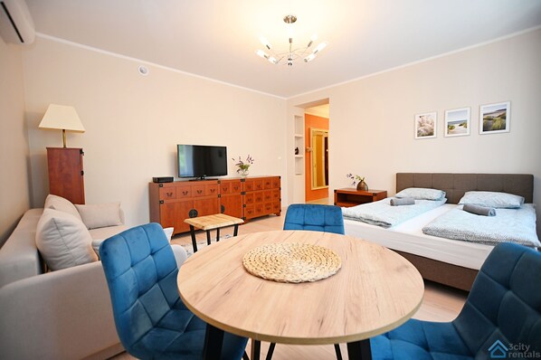 1 bedroom, blackout curtains, iron/ironing board, free WiFi - Orange by 3City Rentals (Sopot)