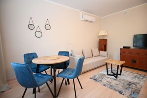 Studio Suite | 1 bedroom, blackout curtains, iron/ironing board, free WiFi - Orange by 3City Rentals (Sopot)