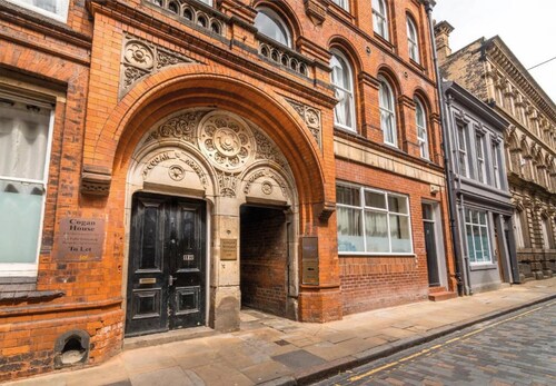 Stylish Loft-style Mezzanine City Centre Apartment