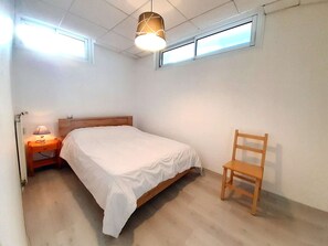 3 bedrooms - Charming 3-Bedroom Souplex Apt for 7 with Terrace - Vignec, France (Vignec)