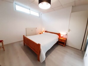 3 bedrooms - Charming 3-Bedroom Souplex Apt for 7 with Terrace - Vignec, France (Vignec)