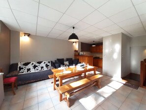 Dining - Charming 3-Bedroom Souplex Apt for 7 with Terrace - Vignec, France (Vignec)