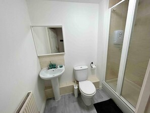 Apartment | Bathroom | Shower, towels