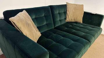 Apartment | Living area | Flat-screen TV