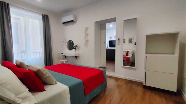 2 bedrooms, in-room safe, desk, iron/ironing board - Un Appartamento Moderno e Confortevole a Pochi Passi dal Teatro Massimo (Palermo)