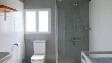 Douche, savon, papier toilette