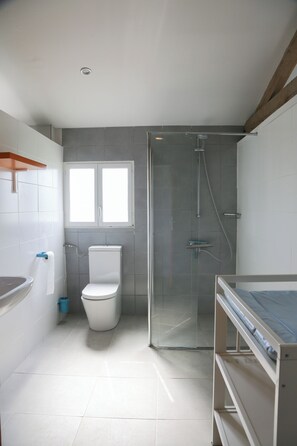 Suihku, saippua, vessapaperi