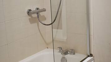Comfort Double Room | Bathroom | Hair dryer, towels, shampoo, toilet paper