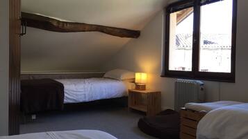 4 bedrooms, iron/ironing board, travel cot, WiFi