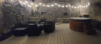 La Vieille Ferme, French Pyrenees, Pool & Hot Tub