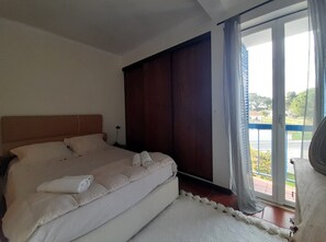 4 quartos, ferros/tábuas de passar roupa, Wi-Fi, roupa de cama