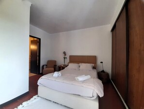 4 Schlafzimmer, Bügeleisen/Bügelbrett, kostenloses WLAN, Bettwäsche