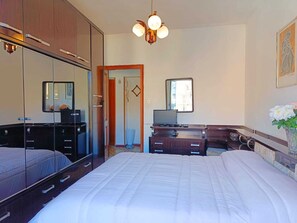 2 bedrooms, WiFi, bed sheets - [Rome] House with terrace near Gemini and center (Roma)