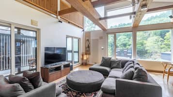 Family Chalet | Living area