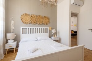 3 bedrooms, desk, iron/ironing board, free WiFi - New apartment with 3 bedrooms and 2 bathrooms convenient for the central station (La Spezia)