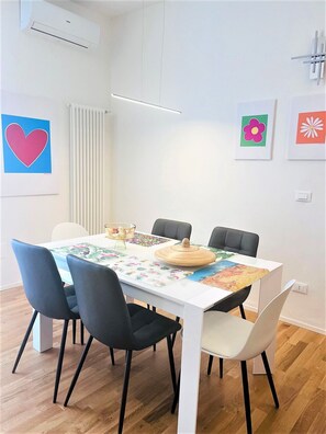 Dining - New apartment with 3 bedrooms and 2 bathrooms convenient for the central station (La Spezia)