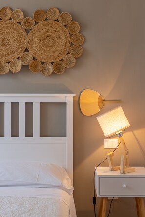 3 habitaciones, escritorio, tabla de planchar con plancha y wifi gratis 