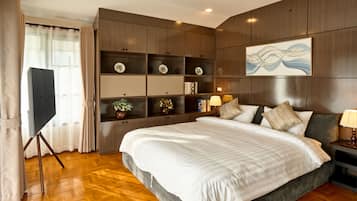 5 bedrooms, iron/ironing board, WiFi, bed sheets