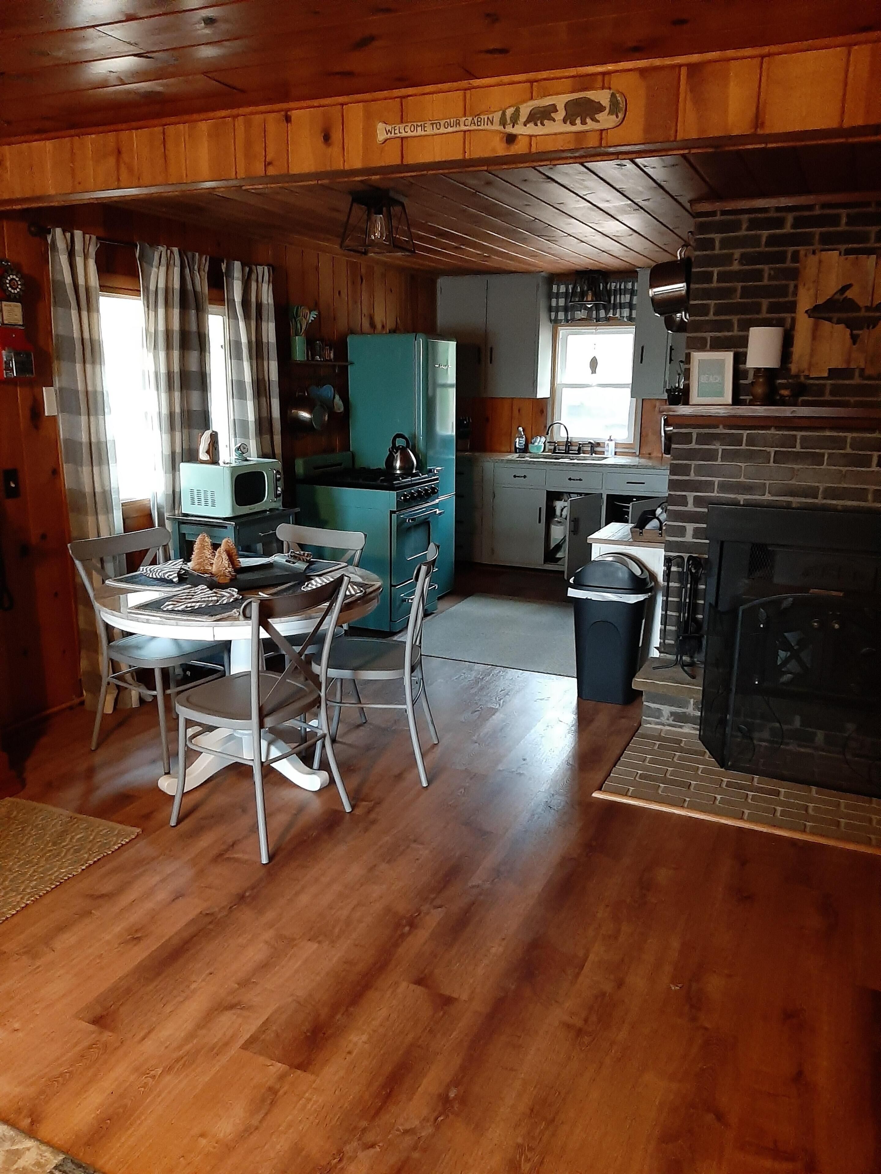 Lake Daze-Pictured Rocks National Lakeshore nearby! Dog-friendly