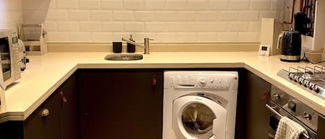 Mikrowelle, Ofen, Geschirrspüler