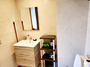 Standard-Apartment | Badezimmer