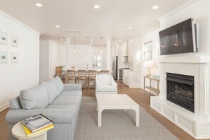 Televisor, llar de foc i oficines 