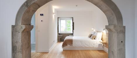 1 bedroom, in-room safe, iron/ironing board, free WiFi