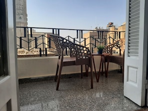 Deluxe Apartment | Terrace/patio - Royal Apartment in Talaat Harb Downtown (Cairo)