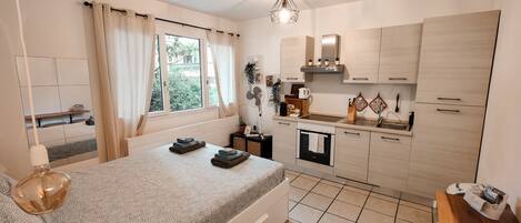 1 bedroom, in-room safe, desk, iron/ironing board