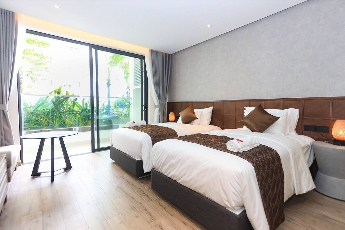 Minibar, in-room safe, laptop workspace, free WiFi