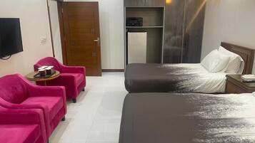 Deluxe Double Room | Iron/ironing board, free WiFi