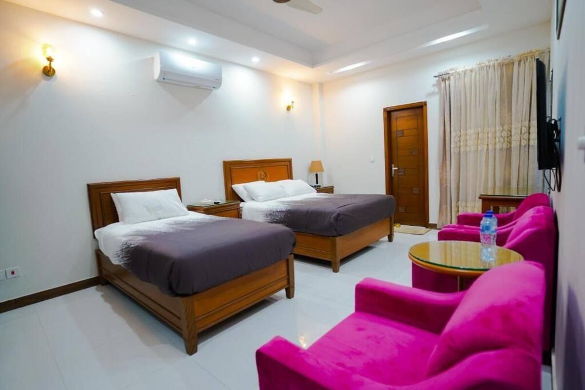 Deluxe Double Room | Iron/ironing board, free WiFi
