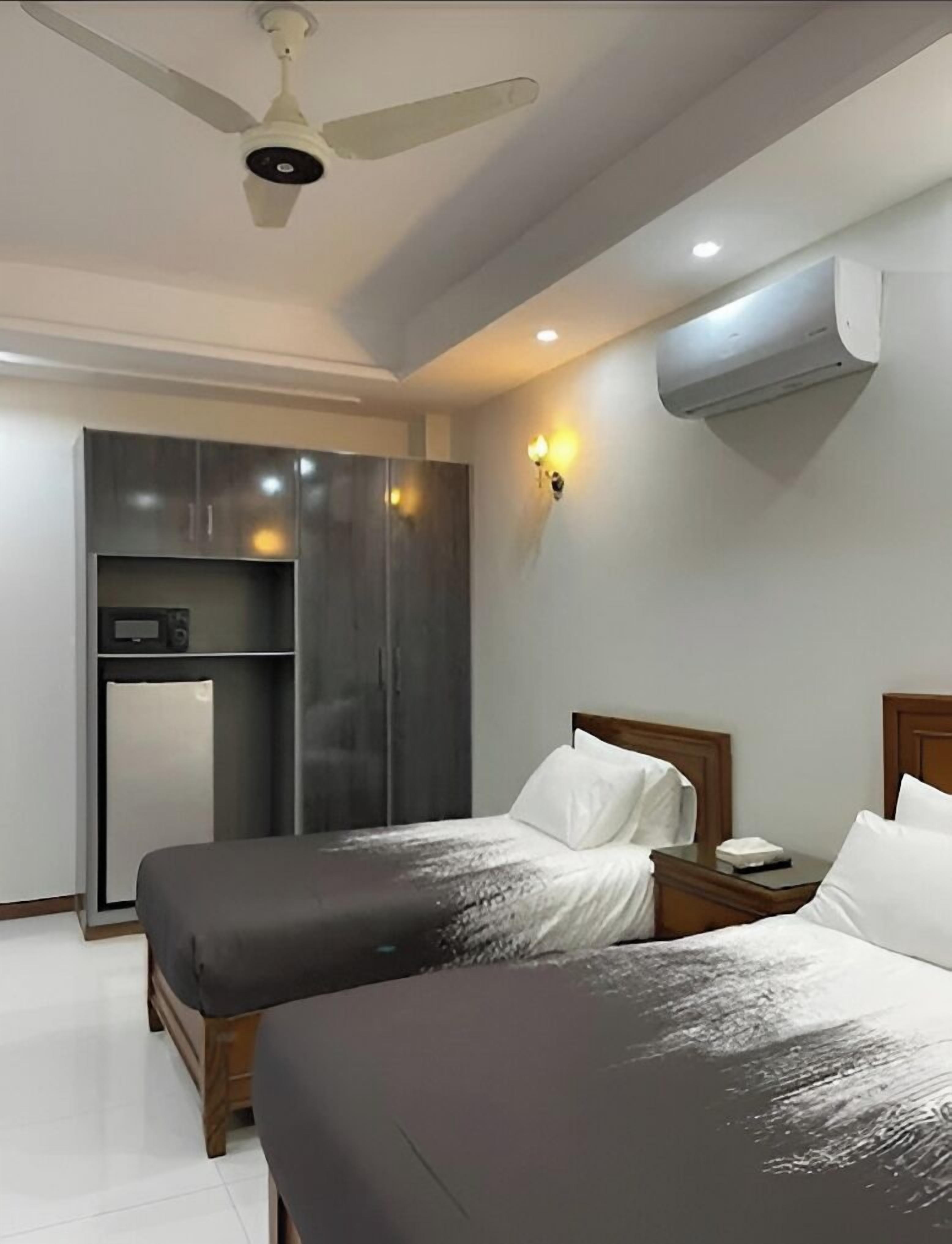 Habitación triple | Tabla de planchar con plancha y wifi gratis