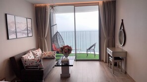 Family Room | Balcony